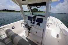 2012 Everglades 325 Center Console