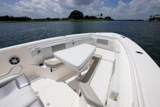 Buy a yacht 2012 Everglades 325 Center Console 34