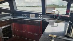 best yacht sales deals Sea Ray L650 Fly 65