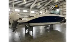 Купить яхту 2024 Sea Ray 270 Sundeck Outboard 27 в Shestakov Yacht Sales
