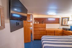 the best price on MOON SHADOW 60 Cockpit Sport