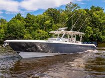the best price on 2018 Everglades 435 Center Console