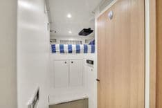 Лучшая цена на 95 Raised Pilothouse