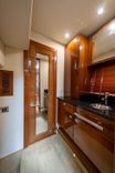 Купить яхту 43 Sundancer 43 Sundancer в Shestakov Yacht Sales