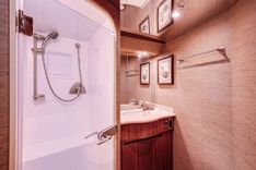 Buy a yacht Warden Pass 2010