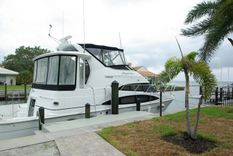 the best price on 2001 Carver 444 Cockpit Motoryacht - Carver Yachts