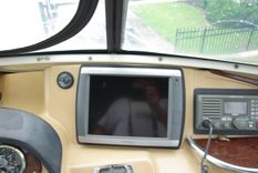 2001 Carver 444 Cockpit Motoryacht
