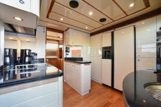 FERRETTI 881 88 yacht sale