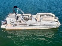 Купить яхту 08 Manitou Legacy 24 Tritoon NLDF 2008 в Shestakov Yacht Sales