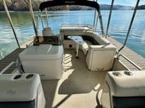 Купить яхту 08 Manitou Legacy 24 Tritoon NLDF в Shestakov Yacht Sales