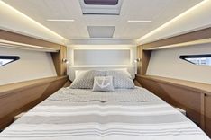 the best price on H2OFFICE 520 Flybridge