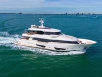 best yacht sales deals 2015 Custom Line Navetta 28 2015