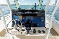 Лучшая цена на Boston Whaler 330 Outrage 2018