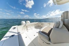 Лучшая цена на Boston Whaler 330 Outrage - Boston Whaler