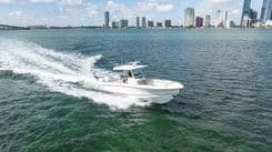 Купить яхту Boston Whaler 330 Outrage 33 в Shestakov Yacht Sales