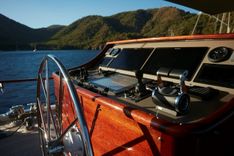 Купить яхту WHITE WINGS - #1 HULL в Shestakov Yacht Sales