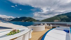 the best price on LADY MURA