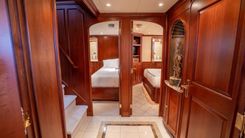 Купить яхту Simaron - BURGER BOAT COMPANY в Shestakov Yacht Sales