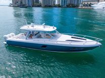 Купить яхту Intrepid 407 Cuddy 407 Cuddy в Shestakov Yacht Sales