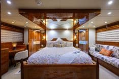 the best price on MISS DUNIA 101