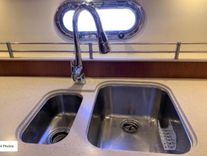 Купить яхту 2009 Tiara Yachts Sovran 4300  Sovran 4300 в Shestakov Yacht Sales