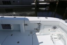 39 Offshore In Stock! - YELLOWFIN