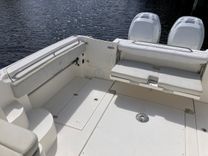 Buy a yacht 290 Walkaround - STRIPER