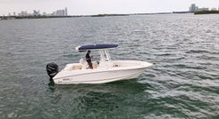 2015 Boston Whaler 220 Outrage - Boston Whaler