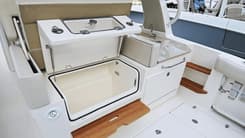 Продажа яхты 35 ft 2020 Boston Whaler 350 Realm, Yacht Kings 35