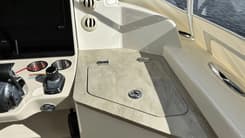 Лучшая цена на 35 ft 2020 Boston Whaler 350 Realm, Yacht Kings - Boston Whaler