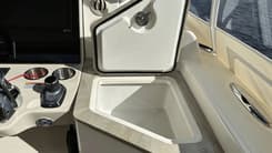 Лучшие предложения покупки яхты 35 ft 2020 Boston Whaler 350 Realm, Yacht Kings - Boston Whaler