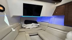 Стоимость яхты 35 ft 2020 Boston Whaler 350 Realm, Yacht Kings 350 Realm