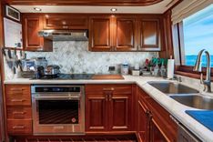 Продажа яхты SIMPLICITY