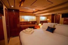 FERRETTI 70 FLYBRIDGE - Ferretti Yachts price