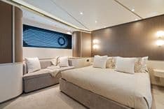 the best price on LIFE 82