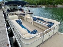 the best price on 02 Bennington 257L Pontoon NLSQ 257L Pontoon Boat