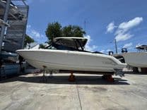 best yacht sales deals 325 Vantage - Boston Whaler