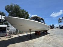Buy a 325 Vantage 32 at Shestakov Yacht Sales