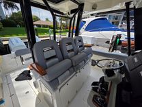 Купить 2023 Boston Whaler 360 Outrage - Boston Whaler