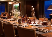 the best price on LUNA 2010