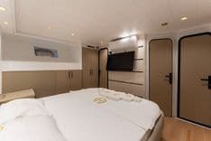 the best price on 27 M DELUXE MOTOR YACHT - Falcon Yachts