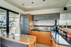 Buy a yacht Prestige 62 - PRESTIGE