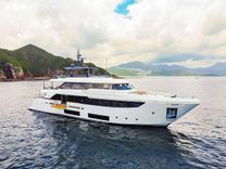 Custom Line Navetta 33 - FERRETTI CUSTOM LINE