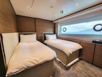 Custom Line Navetta 33 - FERRETTI CUSTOM LINE