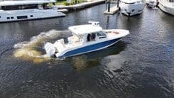 Стоимость яхты 35 ft 2020 Boston Whaler 350 Realm, Yacht Kings 350 Realm