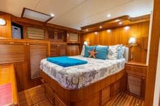 best yacht sales deals MOUNTAIN MERMAID 2004