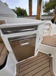 Buy a SEA RAY SDX 290 2021 at Shestakov Yacht Sales