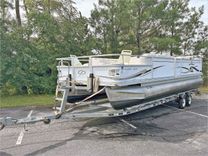 Buy a 26' Crest 2007 2570 LXS 26 at Shestakov Yacht Sales