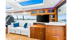 Buy a yacht DASH - Riviera