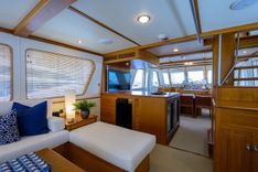 Купить SEA BOLD Enclosed Raised Pilothouse
